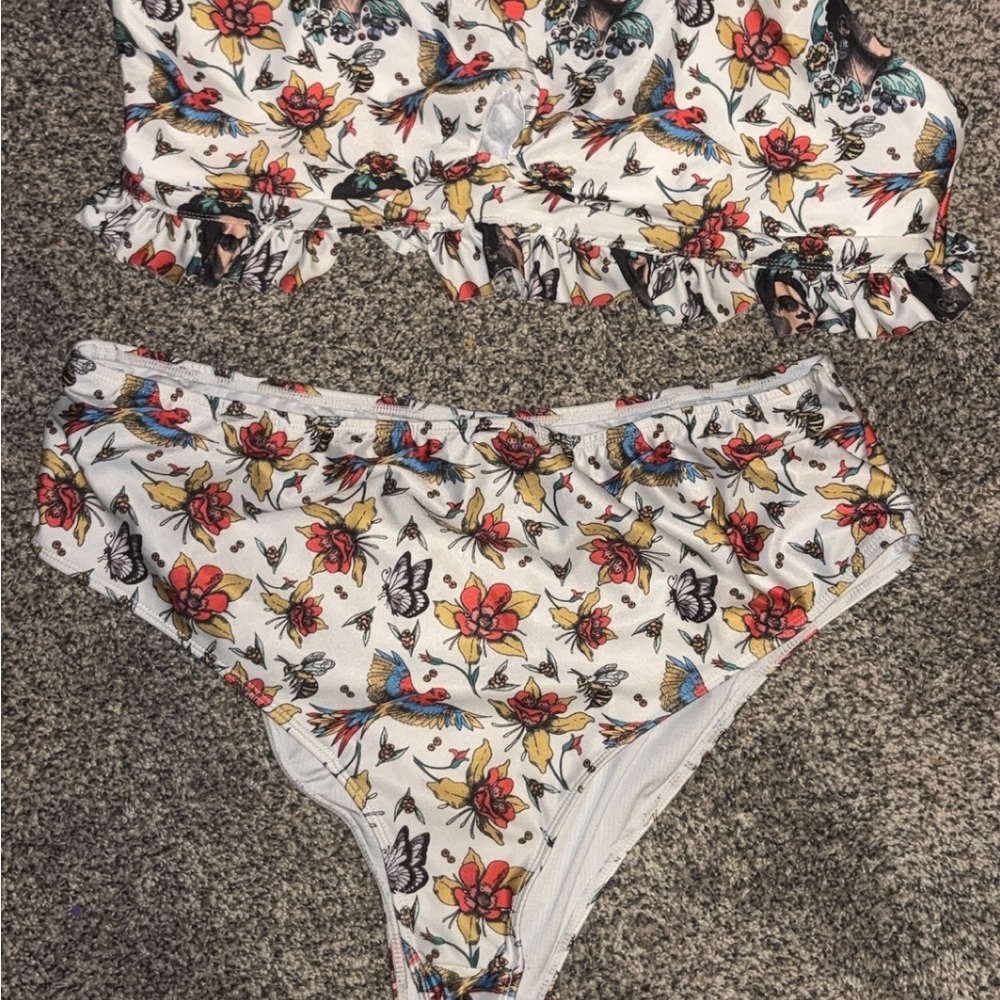 SHEIN White Floral & Butterfly Frida Kahlo Print Bikini Set